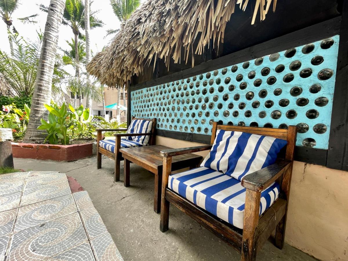 Johnnys Place Hotel Monterrico Exterior foto