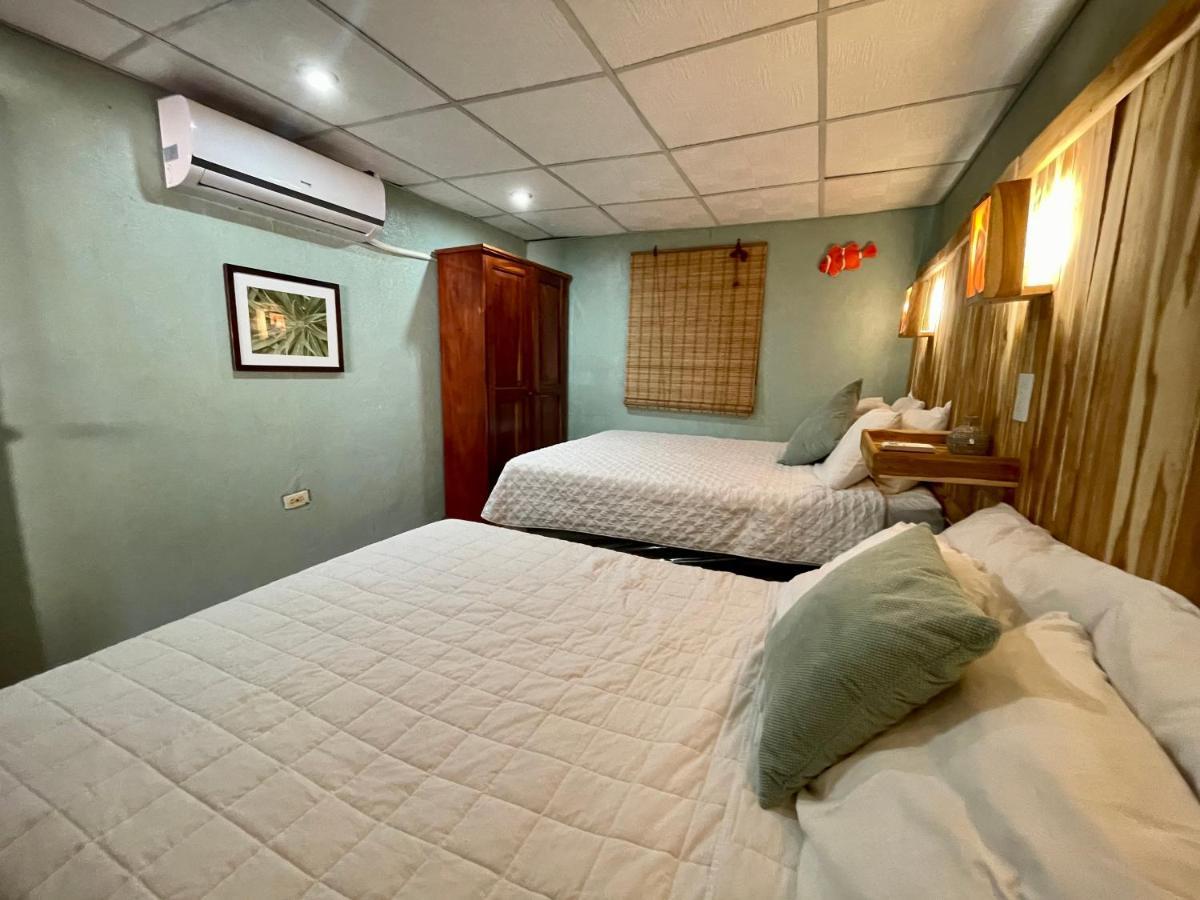 Johnnys Place Hotel Monterrico Exterior foto