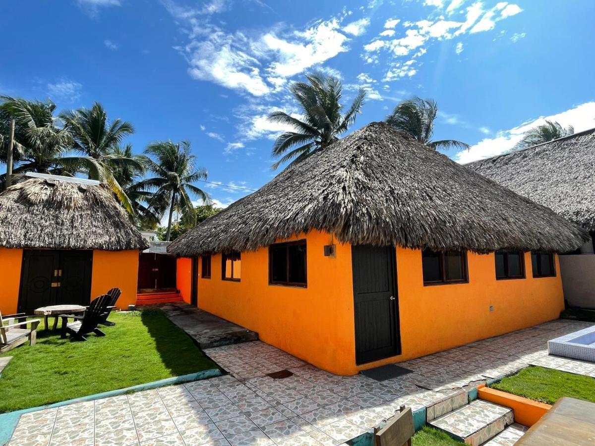 Johnnys Place Hotel Monterrico Exterior foto